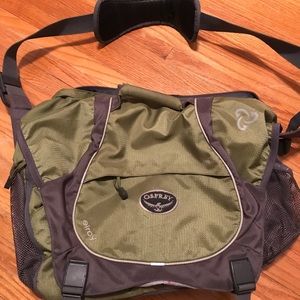 Osprey resource messenger bag
